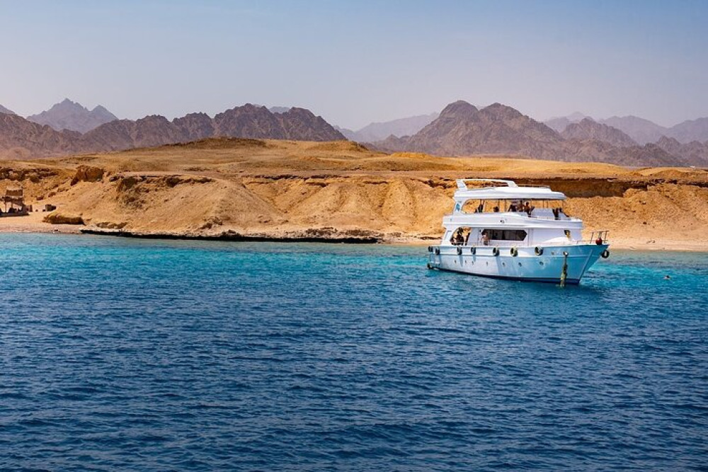 Tiran Island Full Day Snorkeling Sea Trip, Lunch with Transfer