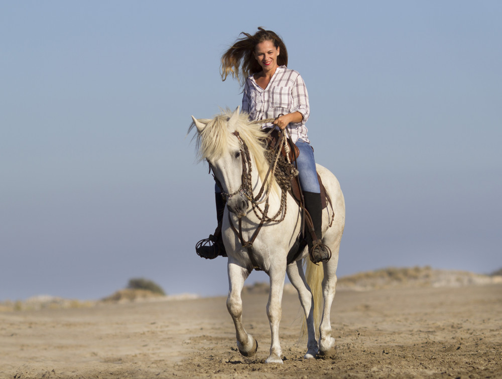 One Hour Desert Horseback Riding Trip with Transfer
