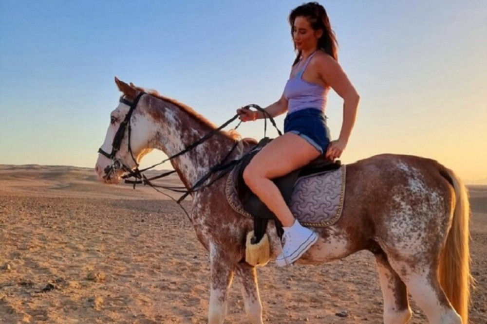 2-Hour Horse Riding Desert Experience With Transfer