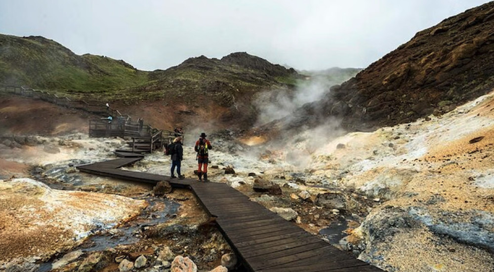Volcanic Wonders: Grindavík, Reykjanes Lava Fields & Hot Springs