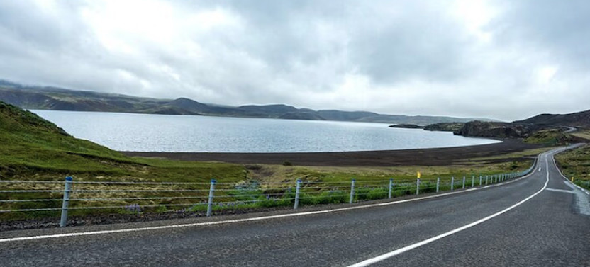 Volcanic Wonders: Grindavík, Reykjanes Lava Fields & Hot Springs