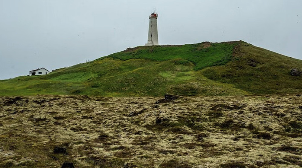 Volcanic Wonders: Grindavík, Reykjanes Lava Fields & Hot Springs