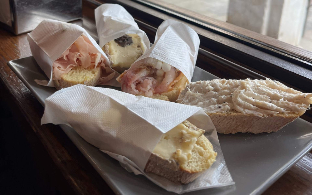 Local Market and Cicchetti and Wine Tasting Tour in Venice