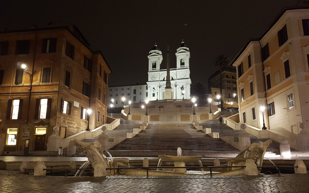 Sunrise Tour with Cappuccino and Local Pastry in Rome