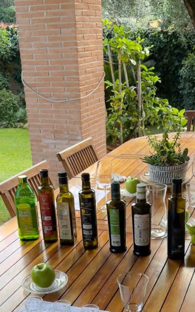 Olive Oil Tasting and Full Homemade Family Meal in Rome
