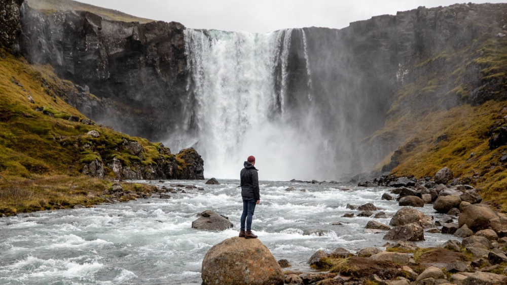 Waterfall & Warmth: Gufufoss & Vök Baths Tour from Seyðisfjörður