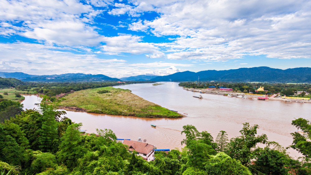 Chiang Rai - White Temple, Blue Temple & Golden Triangle