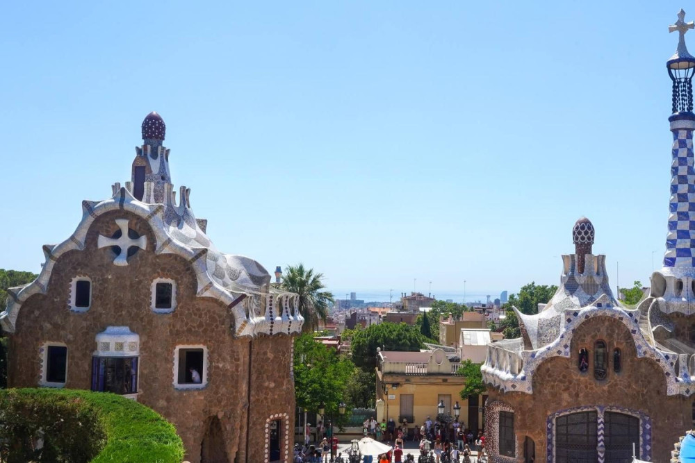 Fast Track Sagrada Familia & Park Güell Guided Tour without Transfer