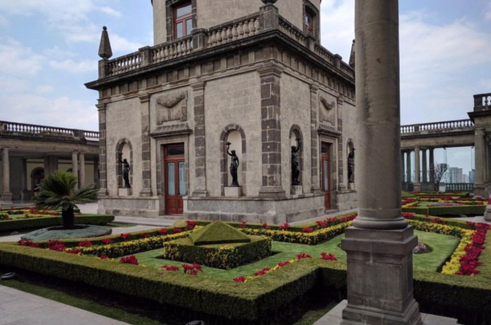 Private Walking Tour Anthropology Museum & Chapultepec Castle