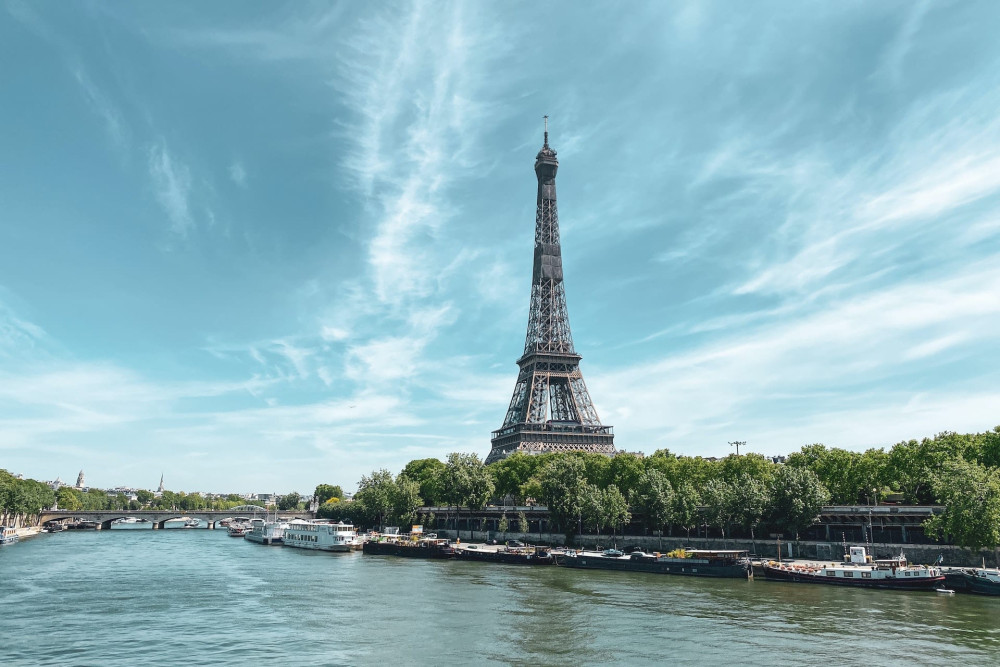 Private Paris in a Day with Louvre, Eiffel Tower, City Walk & Cruise
