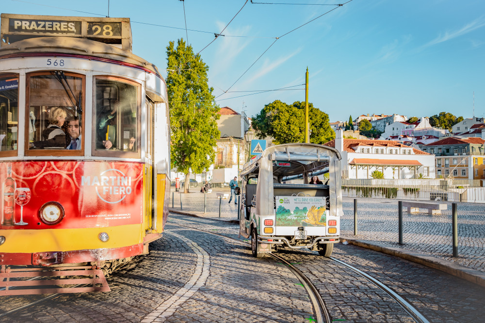 Follow The Tram 28 Eco Tuk Tuk Tour German
