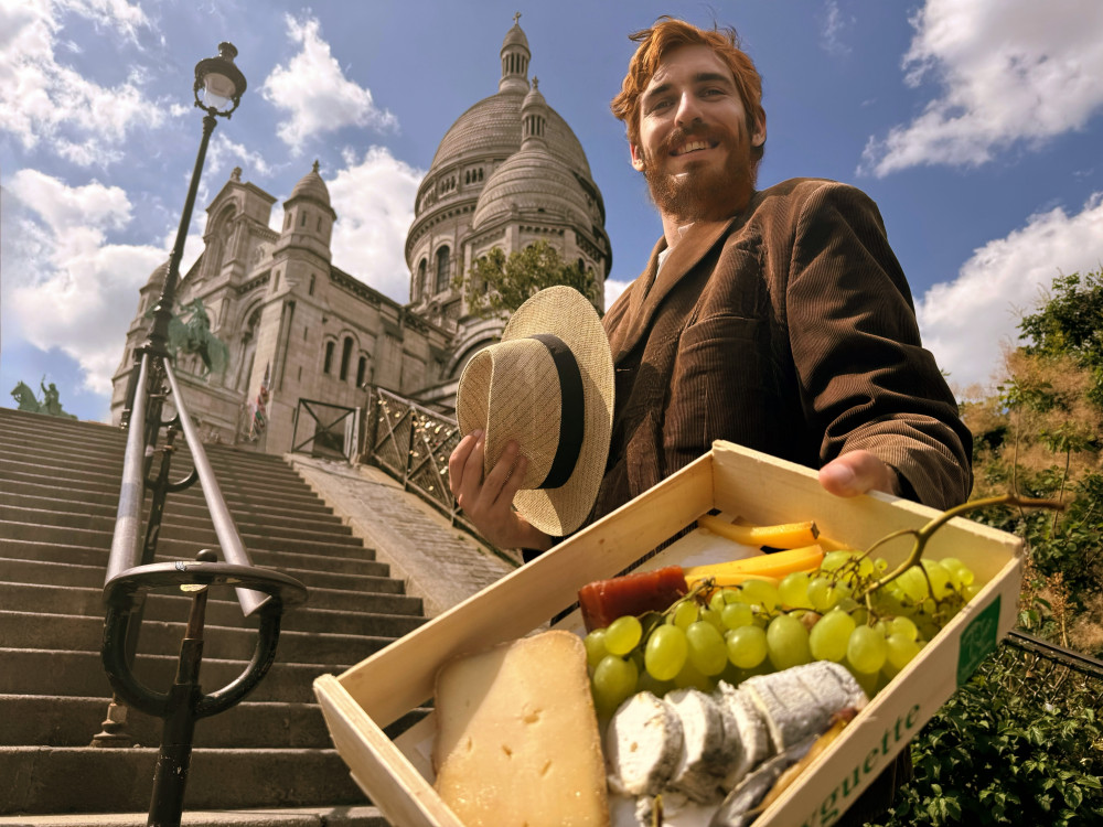 Montmartre Food Tour led by a Van Gogh Live Actor
