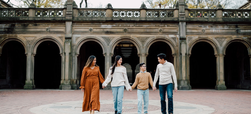 NYC - Private Family Photoshoot with a Kid-Friendly Local Photographer
