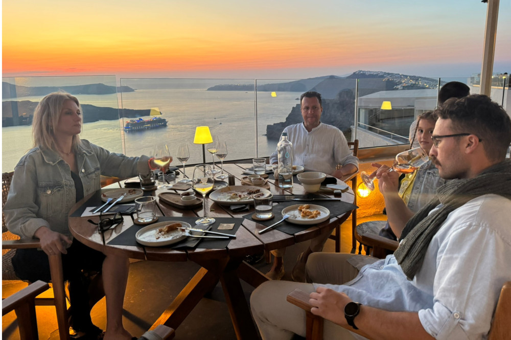 Santorini Sightseeing Tour with Dinner at Sunset