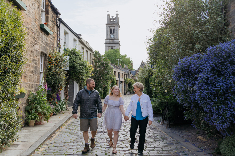 Edinburgh - Private Family Photoshoot with a Kid-Friendly Local Photographer