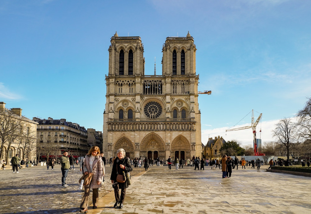 Paris: Notre-Dame Cathedral Interior & Ile de la Cité Guided Tour