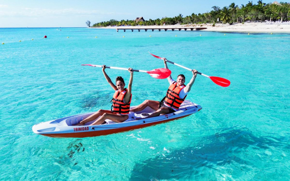 Coastal Thrill Day: Kayak, Paddle & Snorkeling at Cozumel