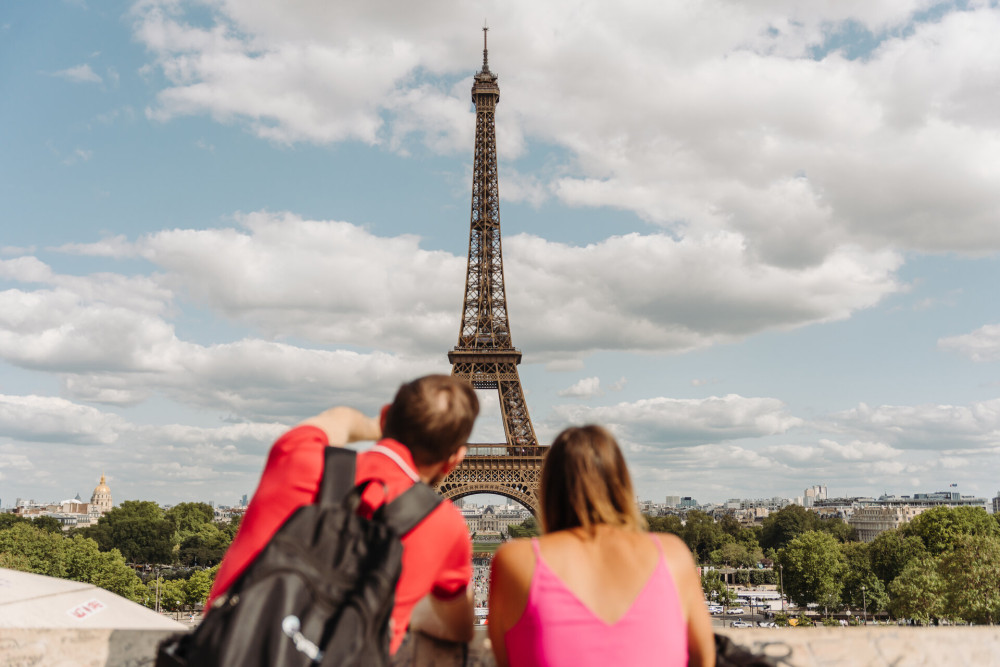 Private Paris in a Day with Louvre, Eiffel Tower, City Walk & Cruise