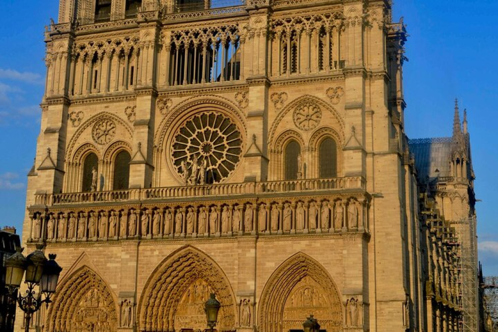 Experience Notre-Dame: Interior or Exterior Tour with Access