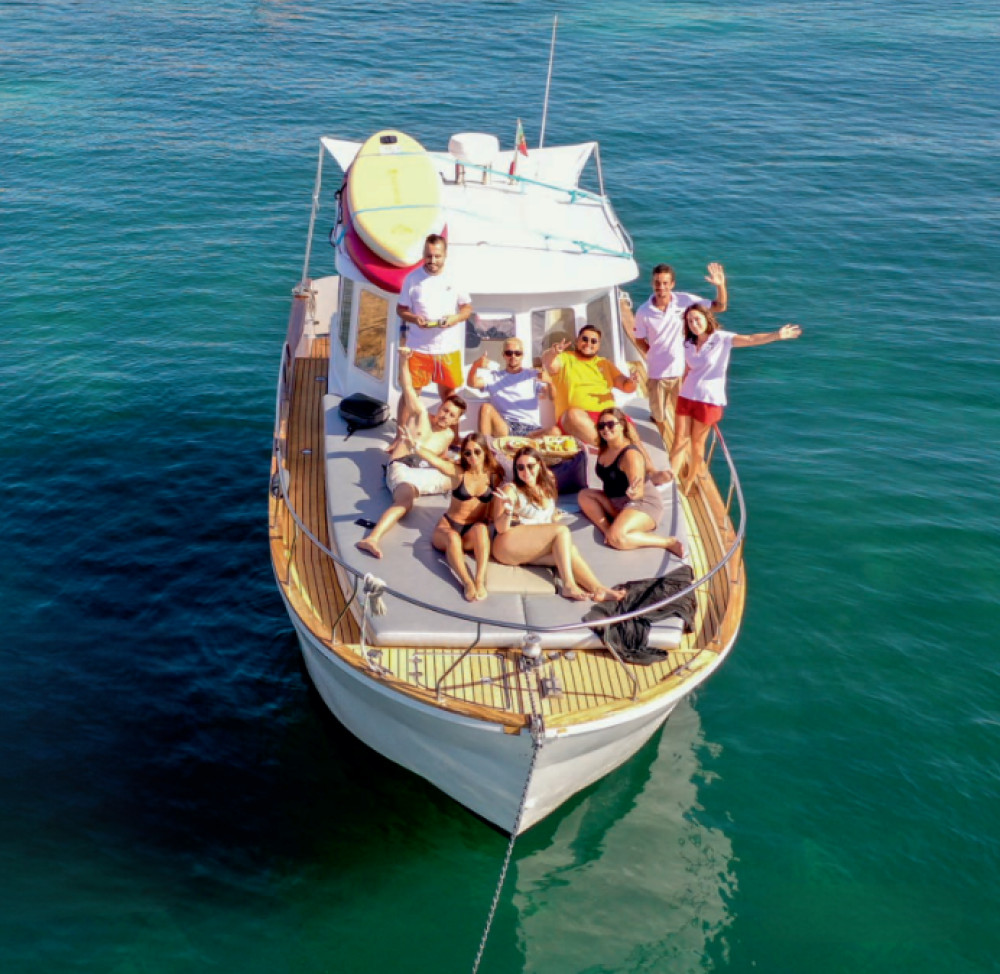 Be Happy Private Yacht - Including the Sublue