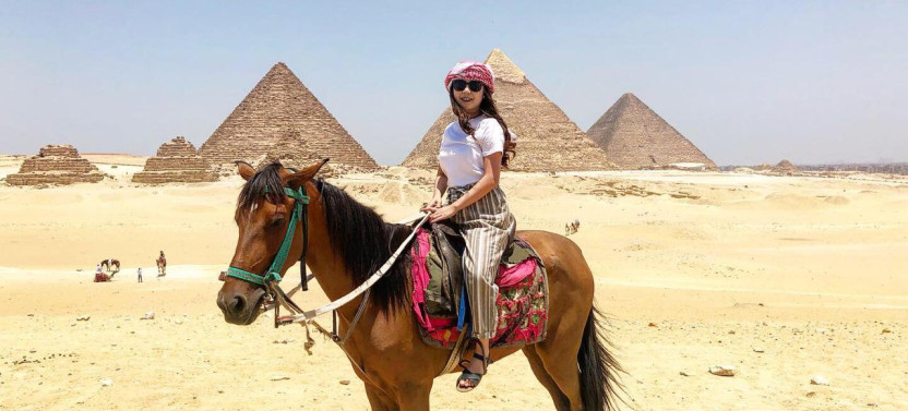 Private Tour: Giza Pyramids, Sphinx, Saqqara and Bazaars From Cairo Airport