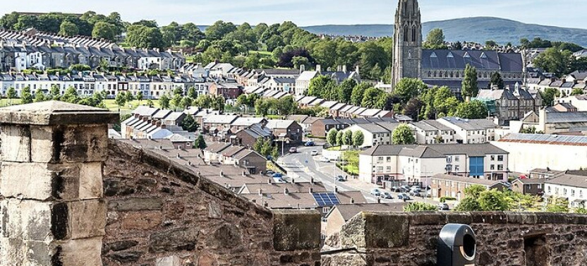 Derrie Danders: Highlights of the Walled City a Self-Guided Audio Tour