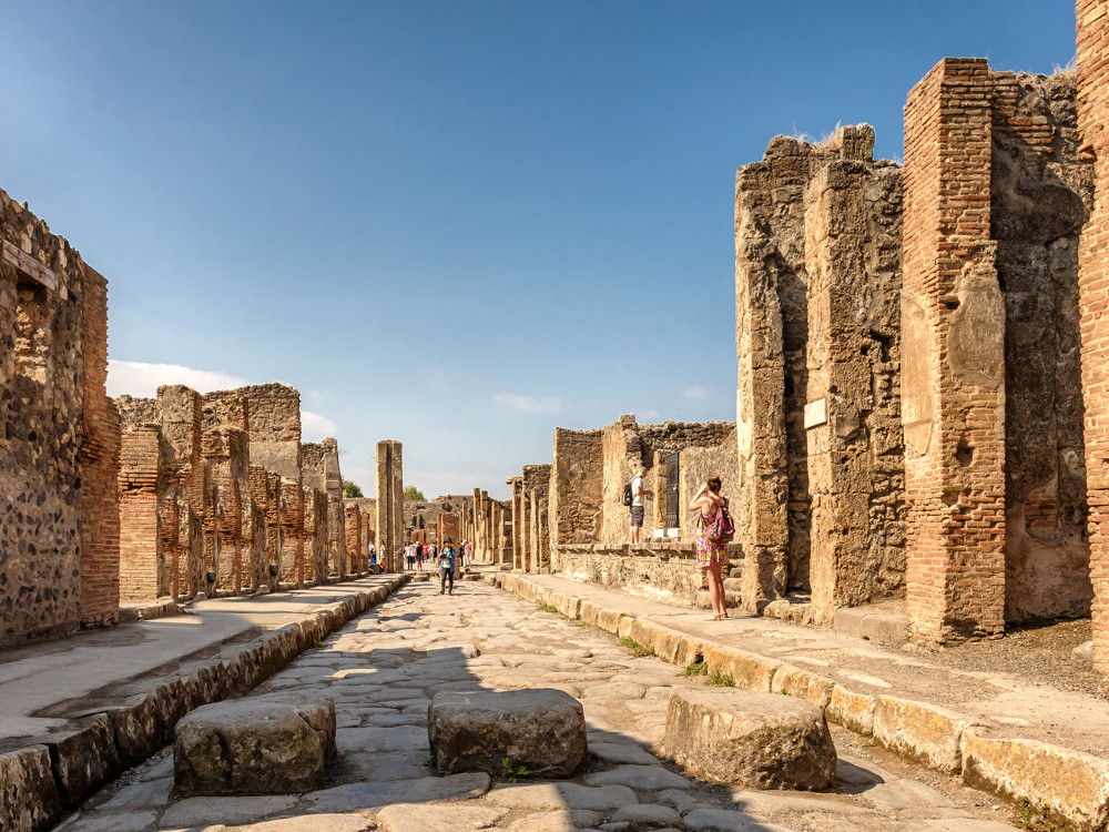 Transfer from Naples to Sorrento with Tour in Pompeii