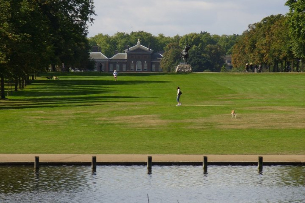 Hyde Park and Kensington Gardens: A Self-Guided Audio Tour