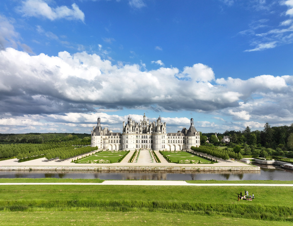 2 Day Guided Trip to Mont Saint Michel + Loire Valley Castles from Paris