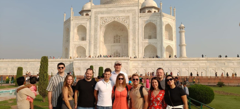 From Delhi: Taj Mahal & Agra Private Day Trip with Transfers