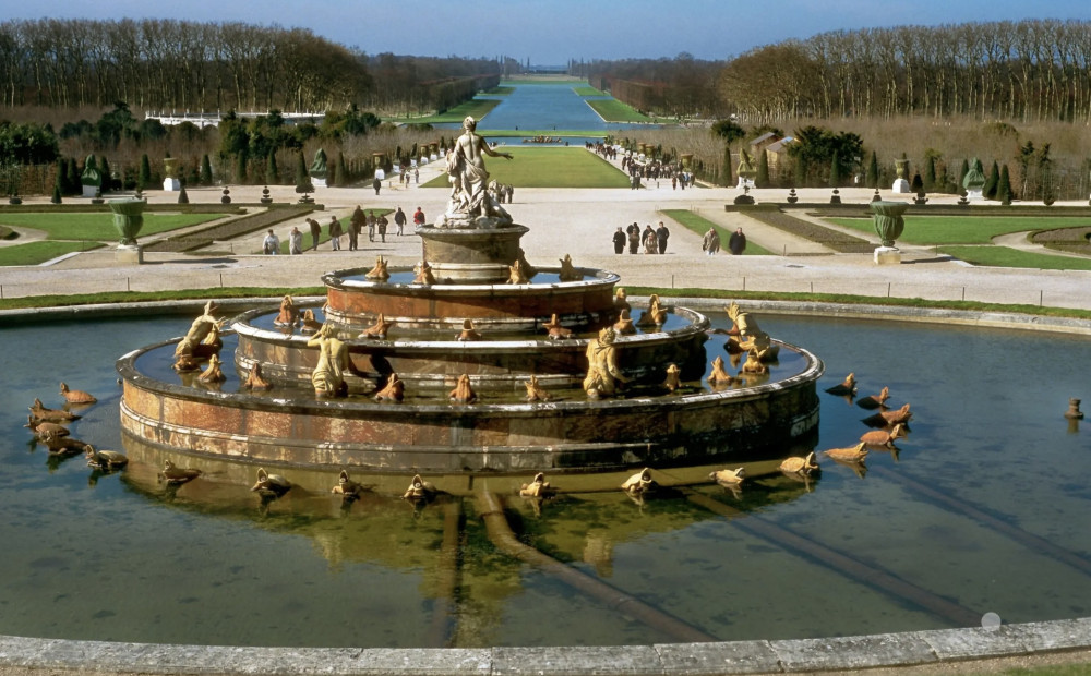 Versailles Palace: Kings Apartments & Gardens with Private Guide