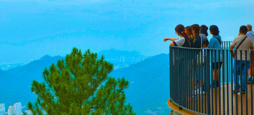 Private Penang Hill and Temple Exploration Tour with Tram Ticket
