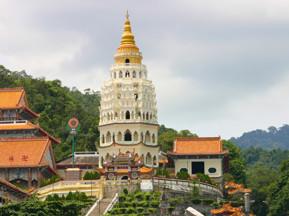 Private Penang Hill and Temple Exploration Tour with Tram Ticket