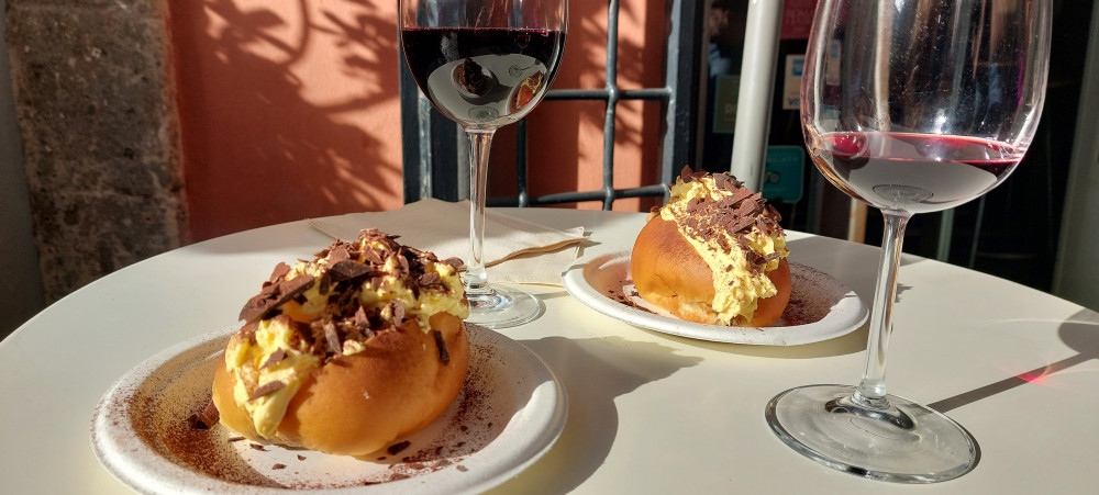 Small Group Maritozzi Breakfast Tour in Trastevere