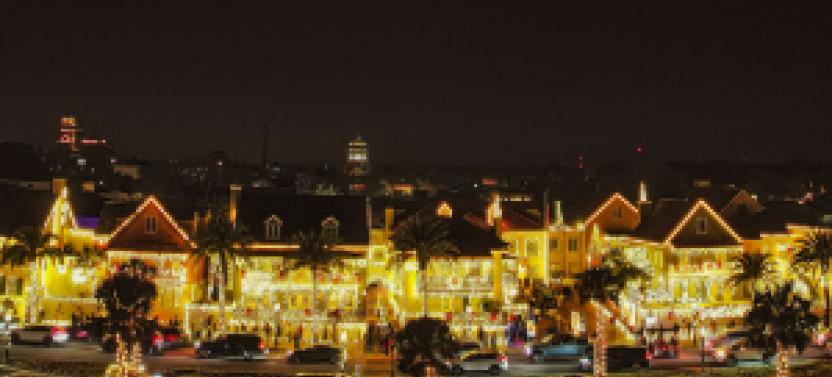 Nights of Lights Viewing Boat with Complimentary Drinks and Live Music