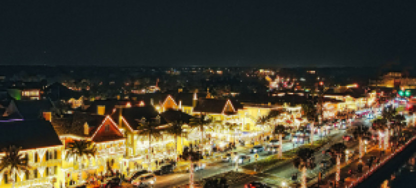 Nights of Lights Viewing Boat with Complimentary Drinks and Live Music