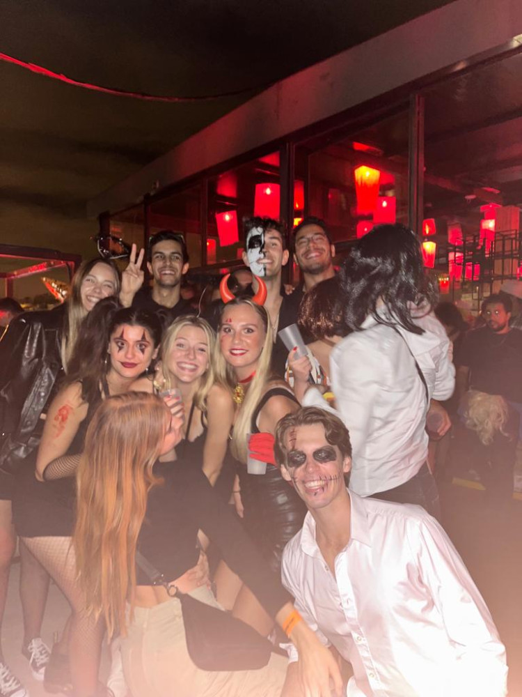 Porto Halloween Pub Crawl: 4 Bars, 1 Club, Scary Games & 7 Drinks