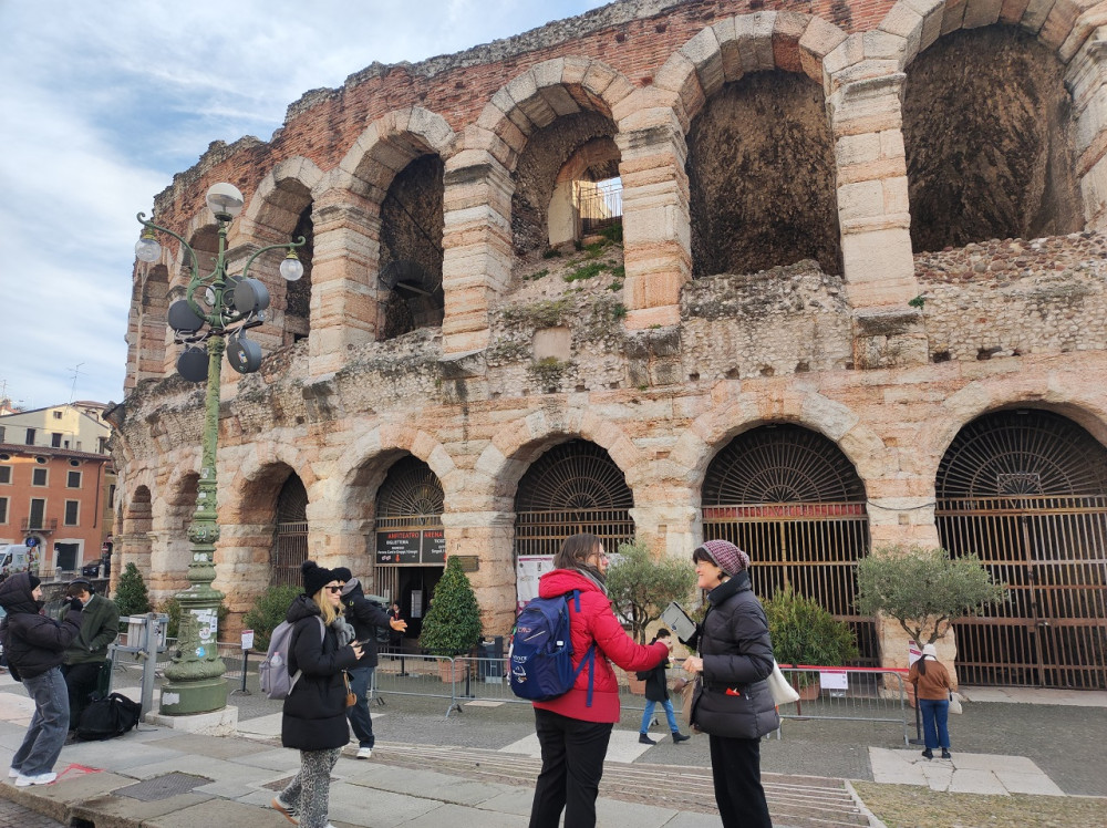 Verona: Arena Tickets and Small Group Walking Tour with Cable Car