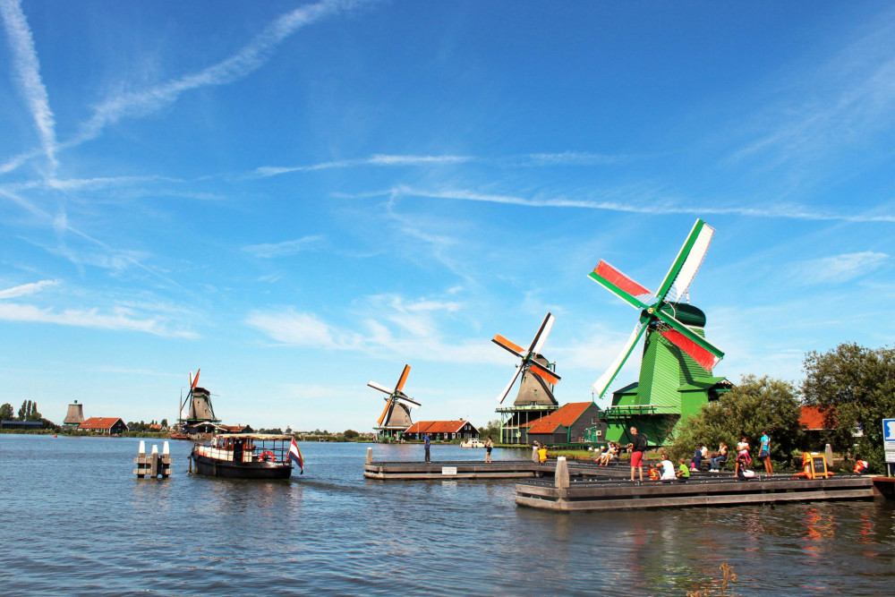 Half Day Trip to Zaanse Schans Windmills and Walking Tour from Amsterdam