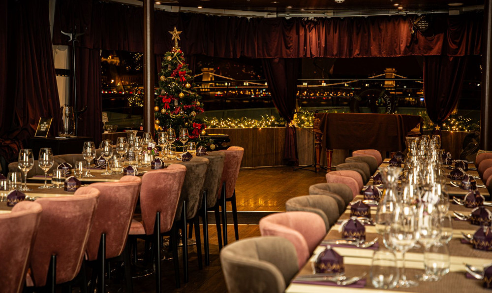 Christmas Dinner Cruise With Piano Show