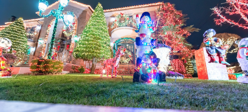 NYC Dyker Heights Holiday Lights Tour