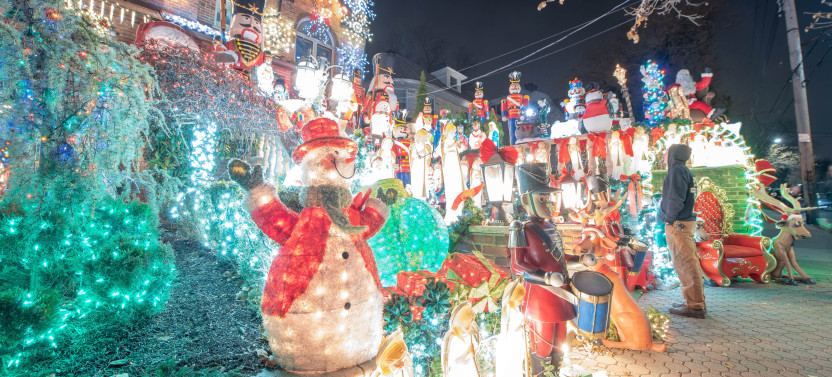 NYC Dyker Heights Holiday Lights Tour