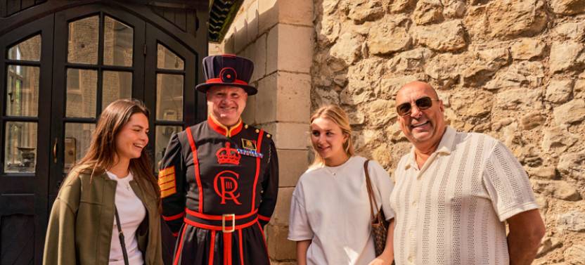 Tower of London Tour with Crown Jewels & Beefeater Meet and Greet