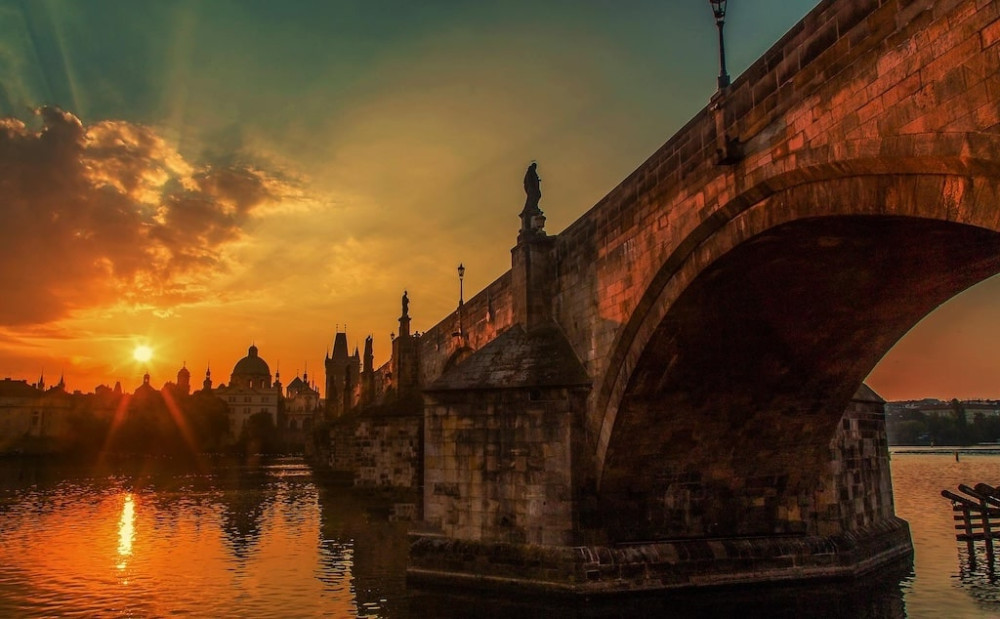 Small Group: Award-Winning 4-Hr Old Town Prague Food Tour, 4 Drinks incl.