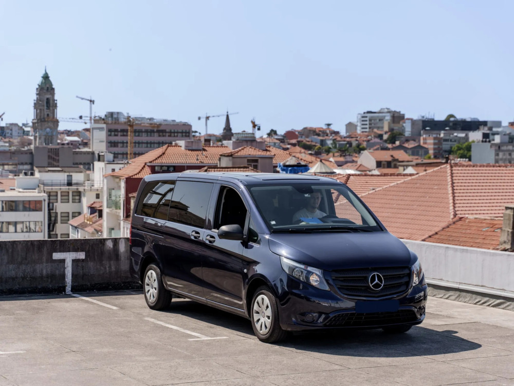 Lisbon to Porto Private Transfer With Sightseeing Stops