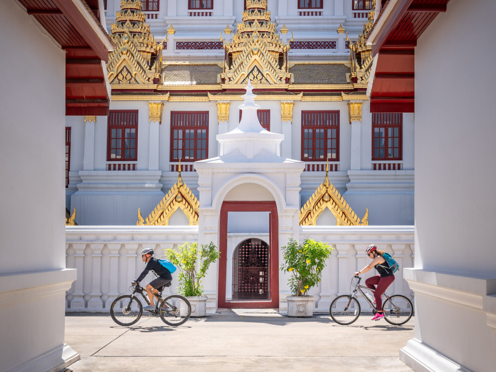 Bangkok: Backstreets and Historic Temples Bike Guided Tour