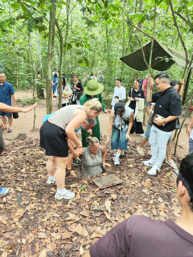 7-Day Vietnam Highlights Tour: Ho Chi Minh, Hoi An, Hanoi & Halong Bay