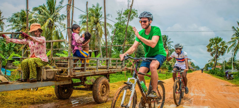 Siem Reap: Private Countryside bike tour with English Speaking Tour Guide