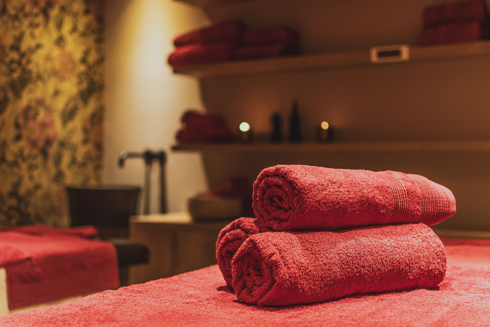 Couples’ Aromatherapy Massage In Fira