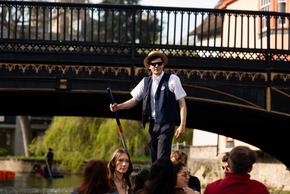Shared Mandarin Cambridge Tour & Punting w/opt King's Chapel